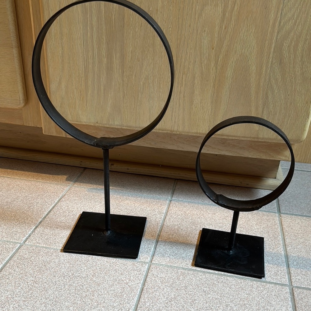 Black Metal Ring Sculpture Set